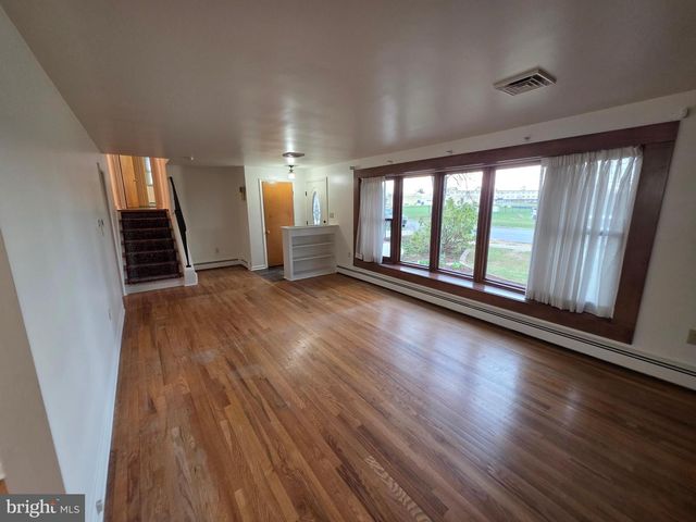 11 W SHORE DR, Camp Hill, PA 17011