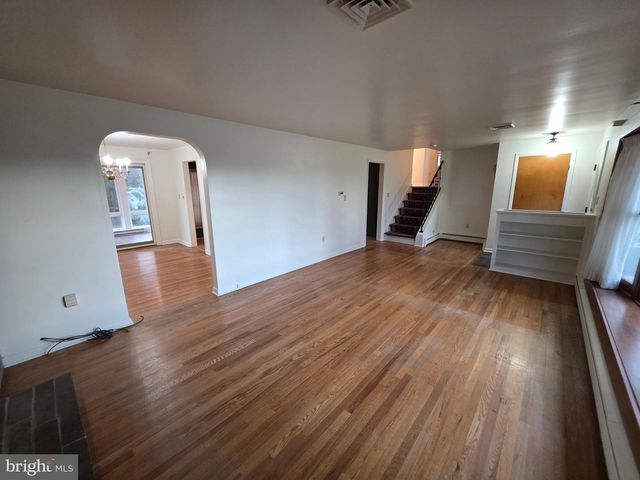 11 W SHORE DR, Camp Hill, PA 17011