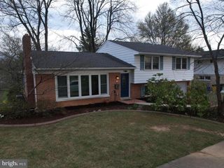 11 W SHORE DR, Camp Hill, PA 17011