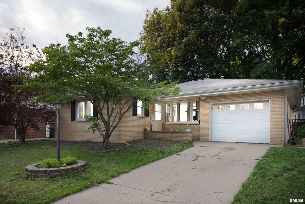 351 CHARLOTTE Street, Pekin, IL 61554