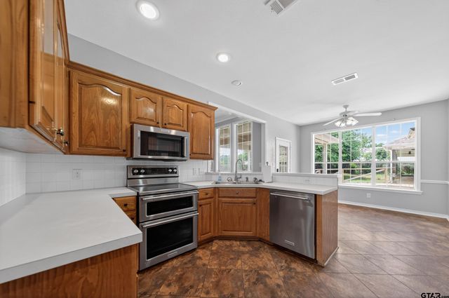 904 Bob White Ln, Whitehouse, TX 75791
