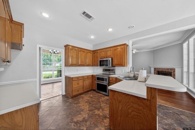 904 Bob White Ln, Whitehouse, TX 75791