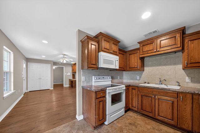 904 Bob White Ln, Whitehouse, TX 75791