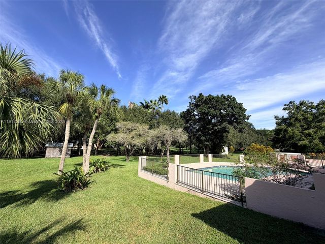 14431 Mustang Trl, Southwest Ranches, FL 33330