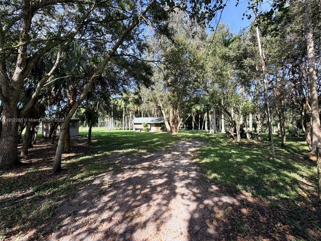 14431 Mustang Trl, Southwest Ranches, FL 33330