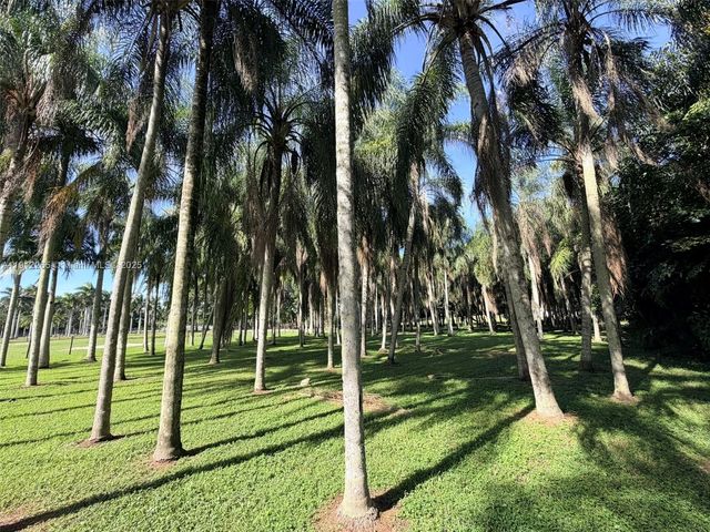 14431 Mustang Trl, Southwest Ranches, FL 33330