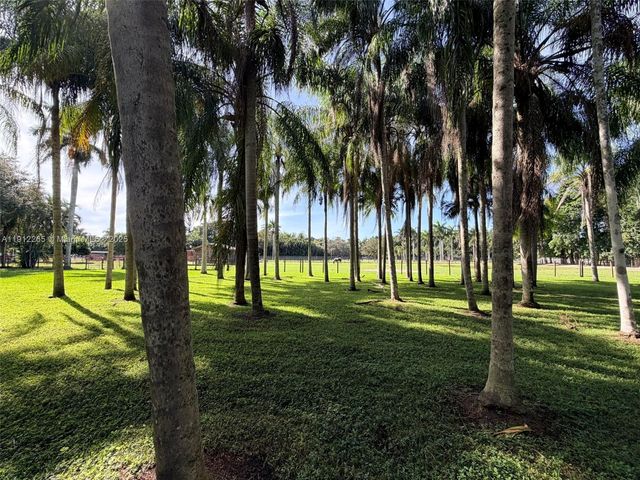 14431 Mustang Trl, Southwest Ranches, FL 33330