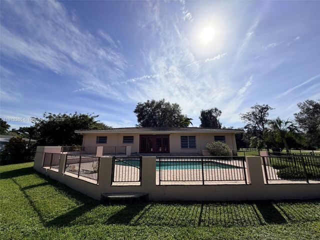 14431 Mustang Trl, Southwest Ranches, FL 33330