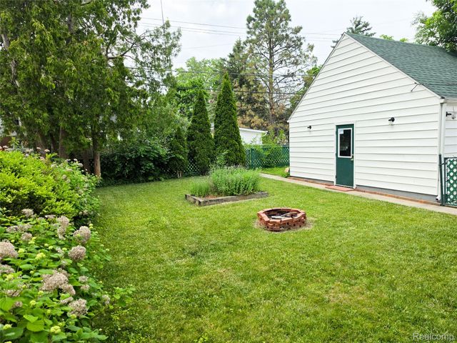 1333 Court Street, Port Huron, MI 48060