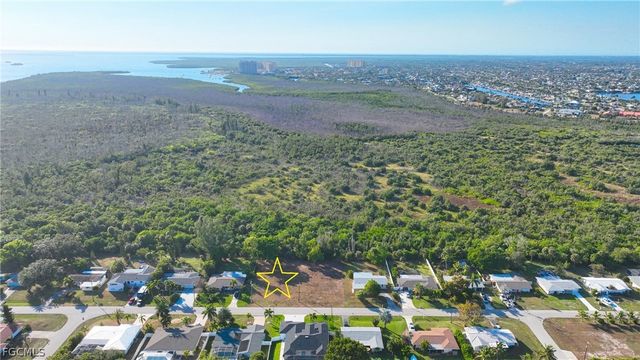 5842 SW 1st CT, Cape Coral, FL 33914