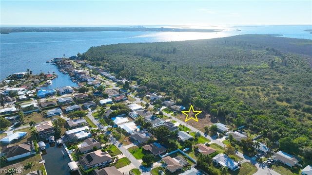 5842 SW 1st CT, Cape Coral, FL 33914