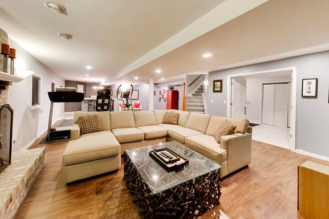 1309 S Pine Avenue, Arlington Heights, IL 60005