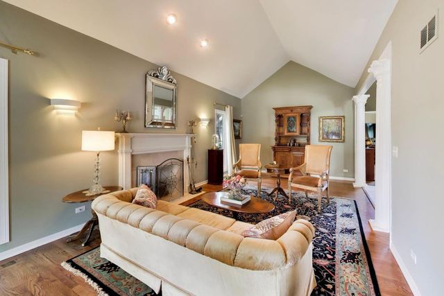 1309 S Pine Avenue, Arlington Heights, IL 60005