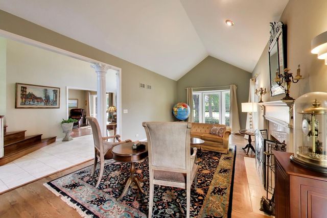 1309 S Pine Avenue, Arlington Heights, IL 60005