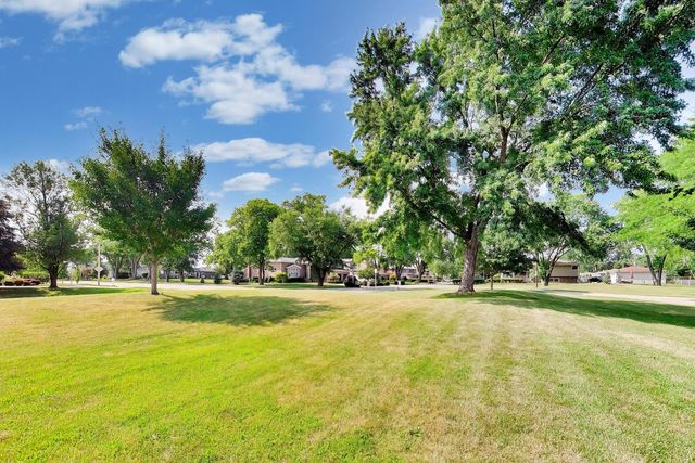 1309 S Pine Avenue, Arlington Heights, IL 60005