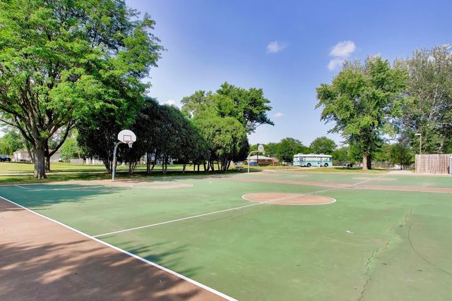 1309 S Pine Avenue, Arlington Heights, IL 60005