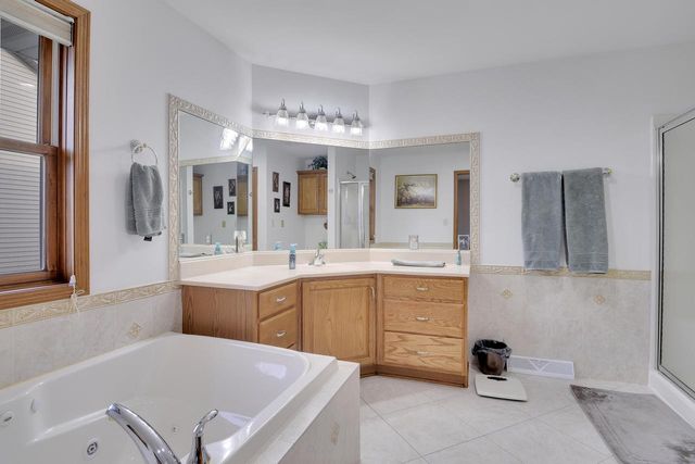 1108 Fieldstone DRIVE, Hartford, WI 53027