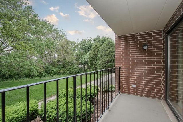 212 W Saint Charles Road 108, Lombard, IL 60148