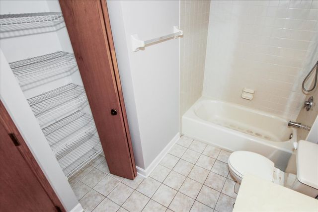212 W Saint Charles Road 108, Lombard, IL 60148