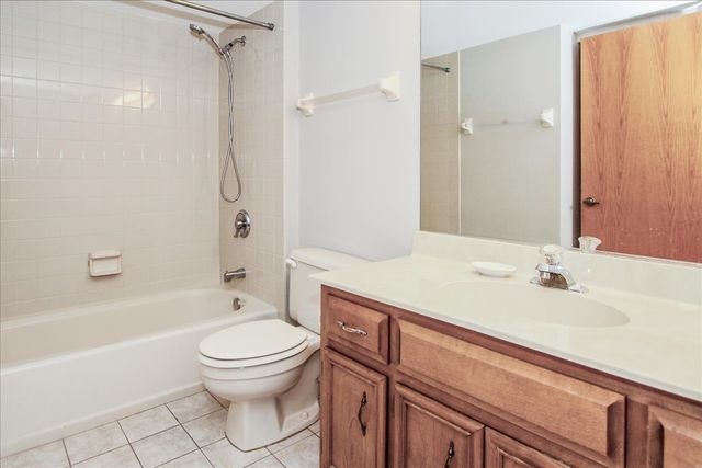 212 W Saint Charles Road 108, Lombard, IL 60148