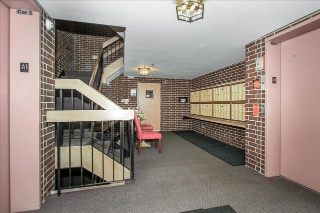 212 W Saint Charles Road 108, Lombard, IL 60148
