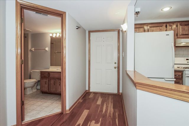 212 W Saint Charles Road 108, Lombard, IL 60148
