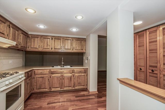 212 W Saint Charles Road 108, Lombard, IL 60148
