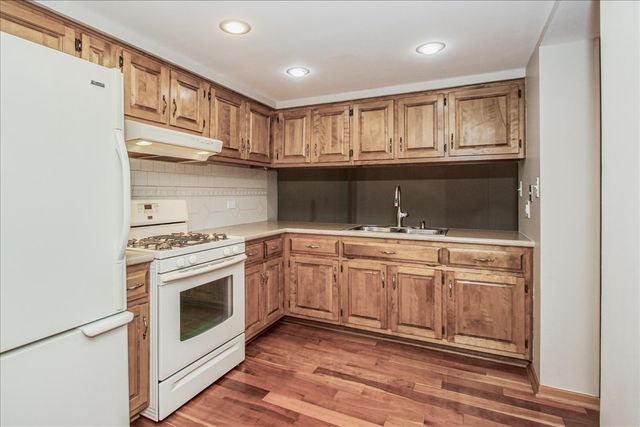 212 W Saint Charles Road 108, Lombard, IL 60148