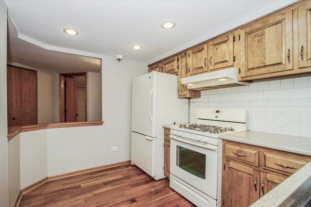 212 W Saint Charles Road 108, Lombard, IL 60148
