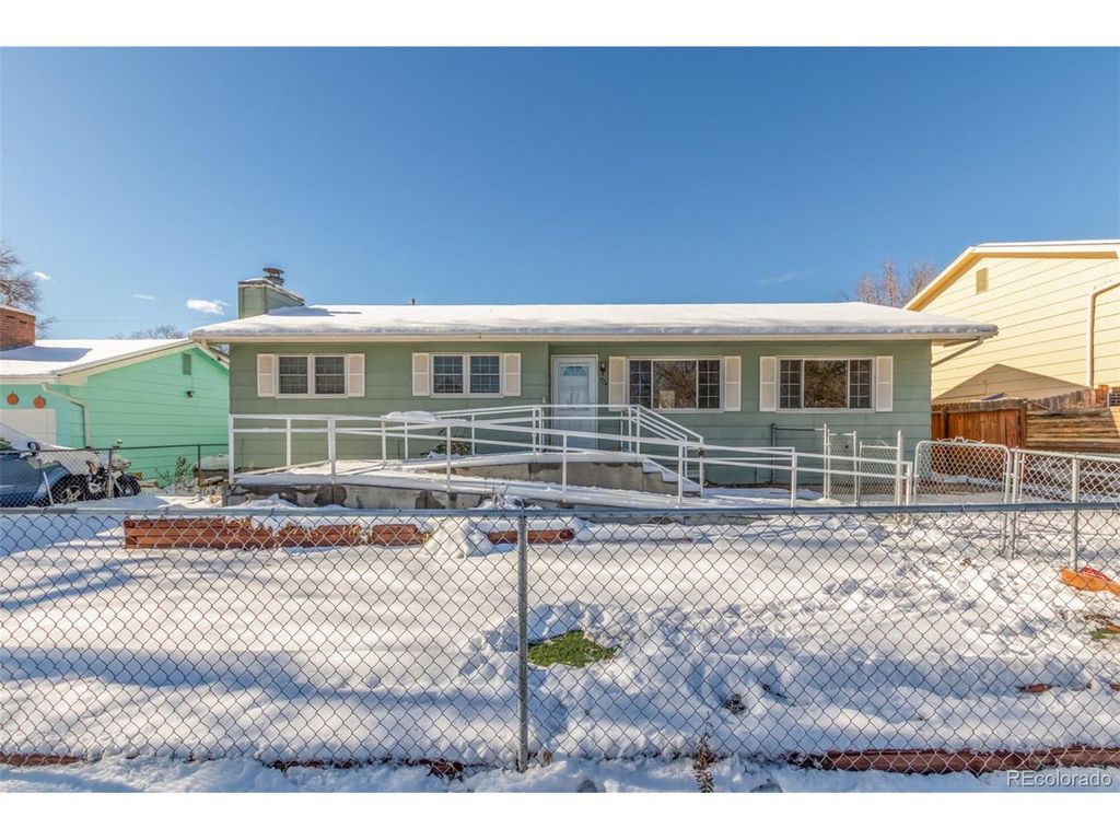 914 Arrawanna St, Colorado Springs, CO 80909