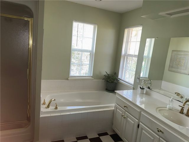 210 Canterbury Circle, Russellville, AR 72802