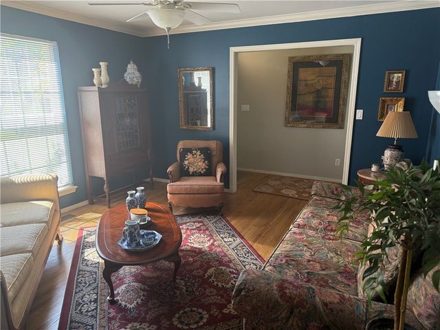 210 Canterbury Circle, Russellville, AR 72802