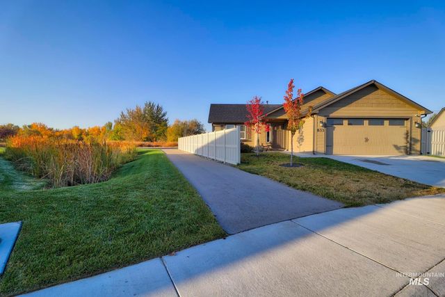 833 Baron Lakes Ave, Middleton, ID 83644