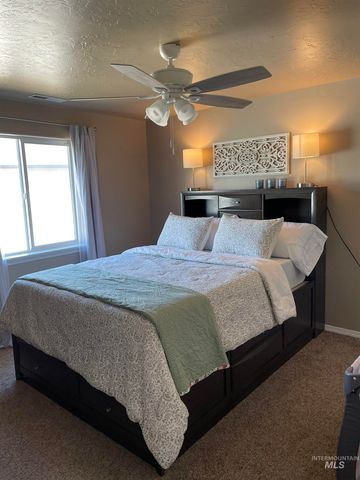 833 Baron Lakes Ave, Middleton, ID 83644