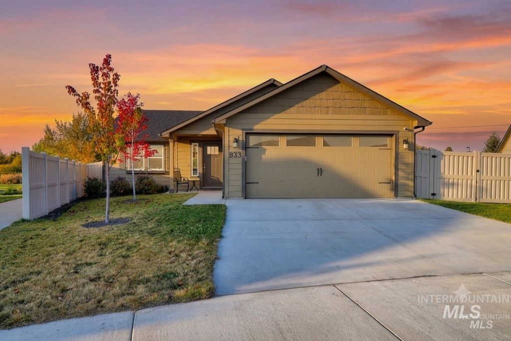 833 Baron Lakes Ave, Middleton, ID 83644