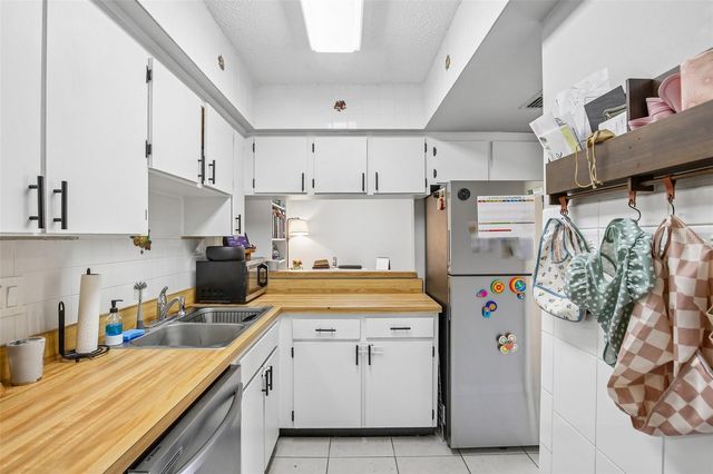 1836 BOUGH AVENUE C, Clearwater, FL 33760