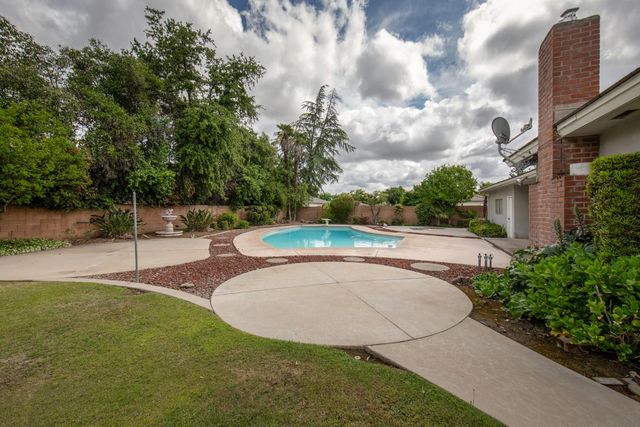 1620 W Vartikian Avenue, Fresno, CA 93711