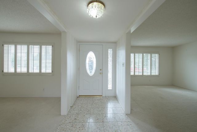 1620 W Vartikian Avenue, Fresno, CA 93711