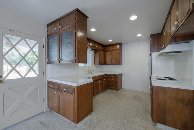 1620 W Vartikian Avenue, Fresno, CA 93711