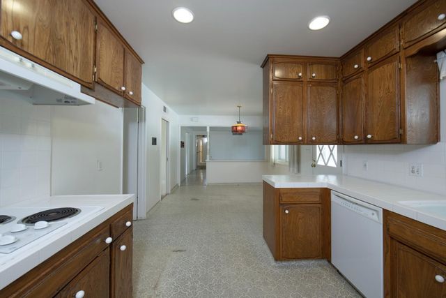 1620 W Vartikian Avenue, Fresno, CA 93711