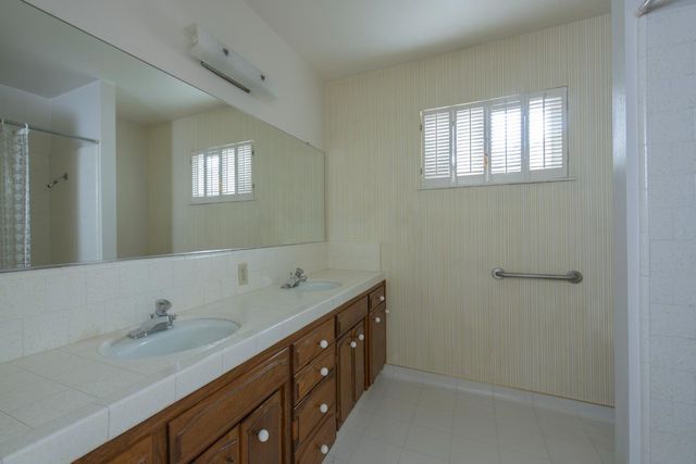 1620 W Vartikian Avenue, Fresno, CA 93711