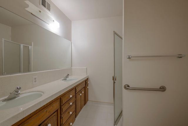 1620 W Vartikian Avenue, Fresno, CA 93711