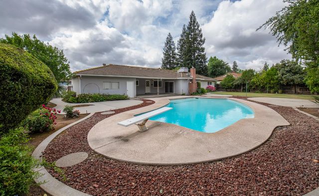 1620 W Vartikian Avenue, Fresno, CA 93711