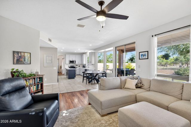 6977 W LONE CACTUS Drive, Glendale, AZ 85308