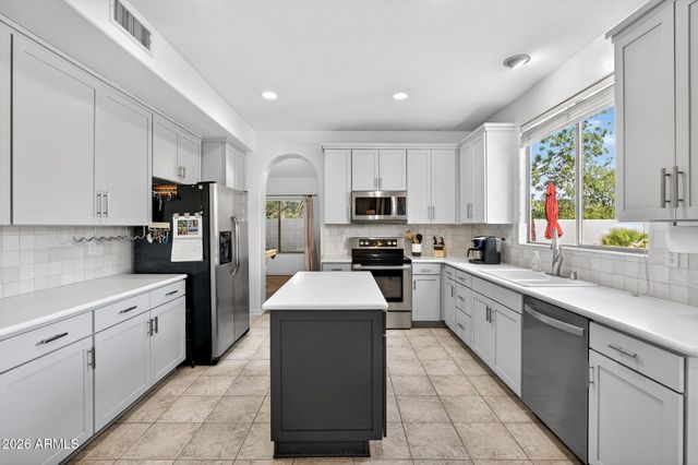 6977 W LONE CACTUS Drive, Glendale, AZ 85308