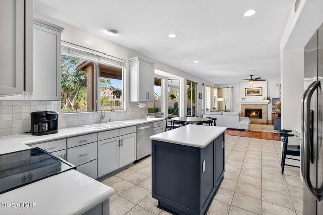 6977 W LONE CACTUS Drive, Glendale, AZ 85308