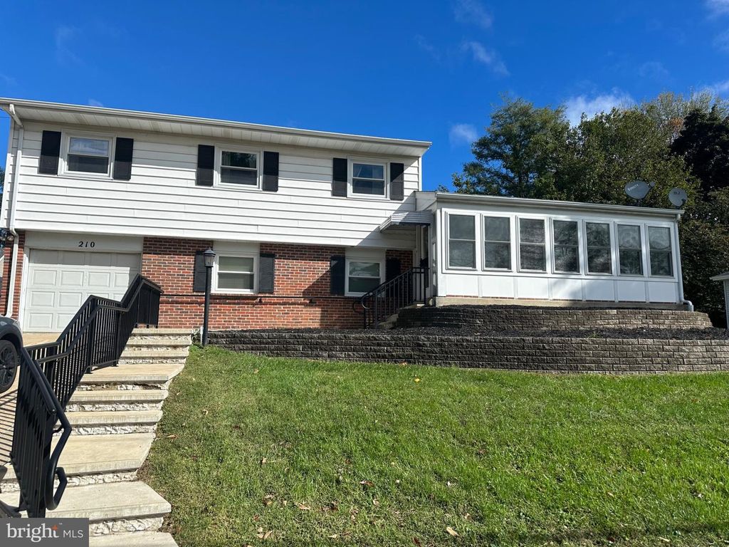 210 MORNINGSIDE DR, TRENTON, NJ 08618 — exterior