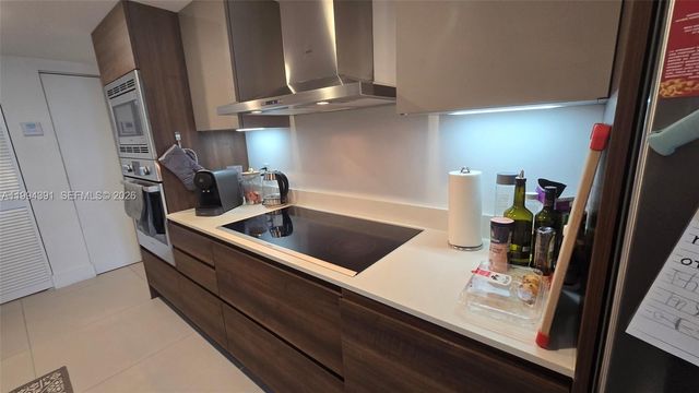 9261 E Bay Harbor Dr 402, Bay Harbor Islands, FL 33154