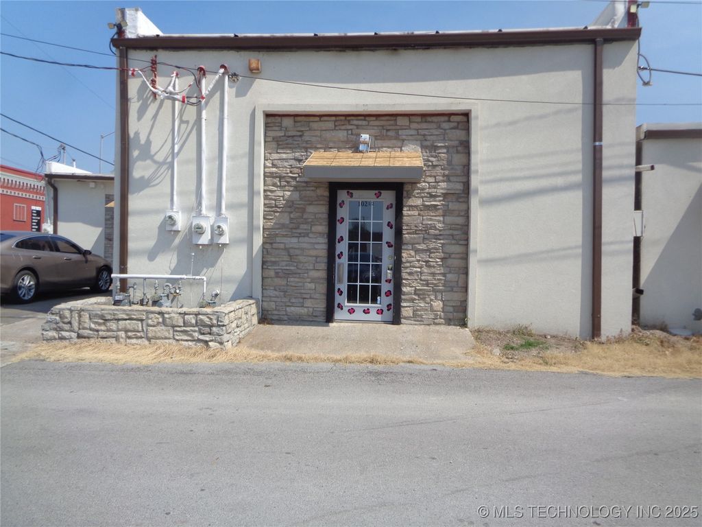 120 E Rogers Boulevard, Skiatook, OK 74070