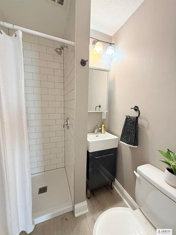 2215 Holdrege Street, Lincoln, NE 68503